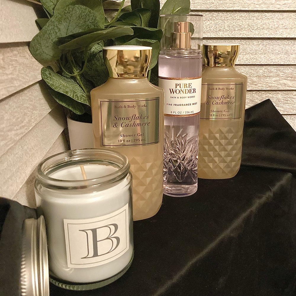 Bath & Body Works Pure Wonder & Snowflakes & Cashmere body mist and Shower Gel